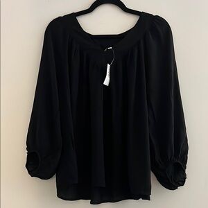 Reitmans black V-neck‎ shirt